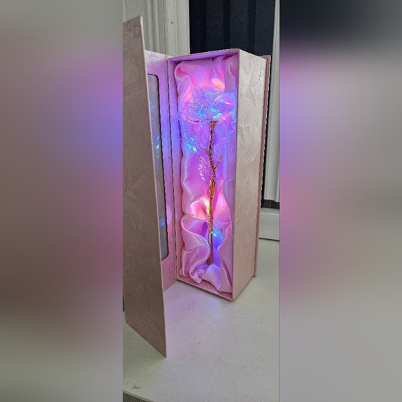 🌟 Pink Lighted Rose Ornament  in Gift Box Home Or Desk Decor 🌟 - Picture 5 of 5